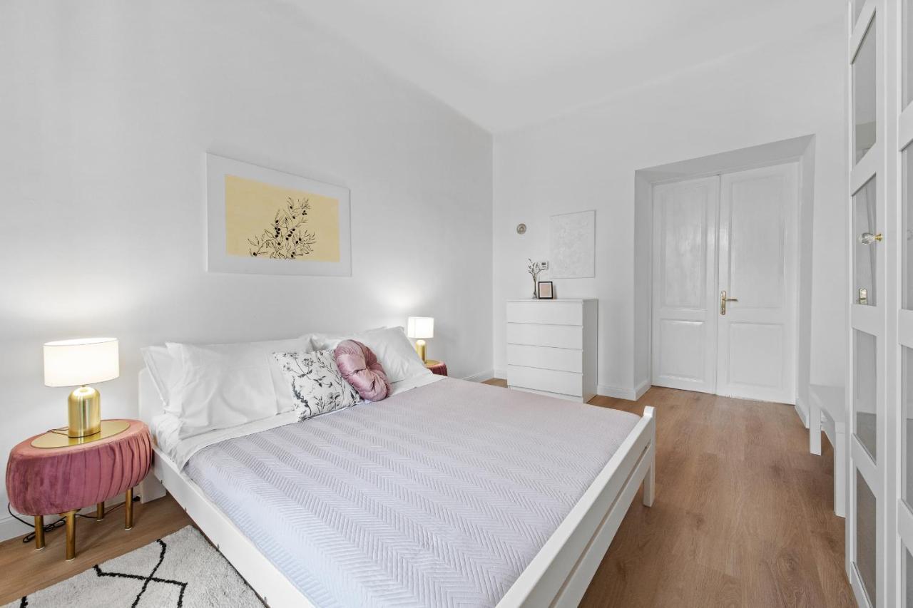 White Imperial Apartment Pola Esterno foto