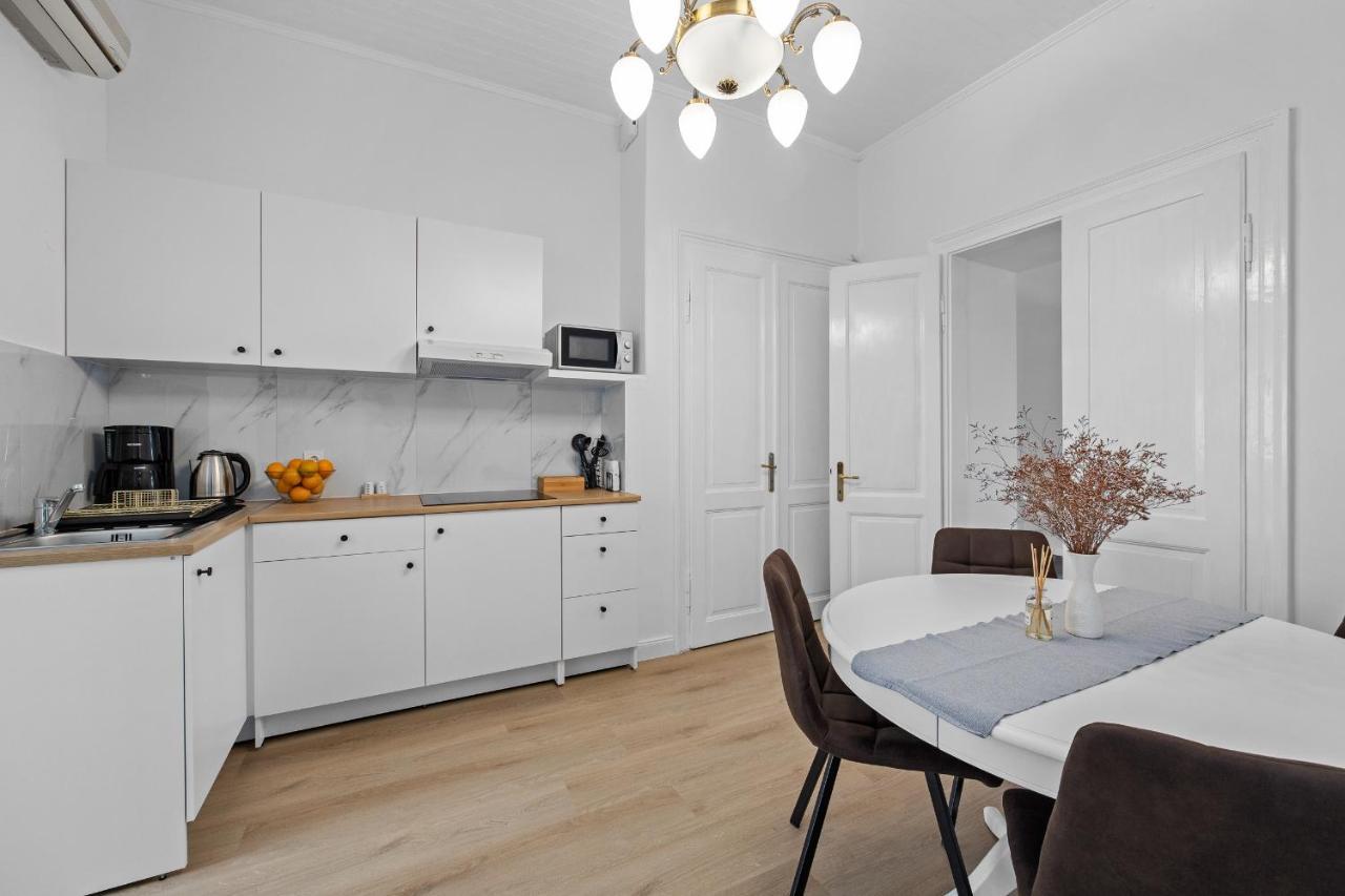 White Imperial Apartment Pola Esterno foto