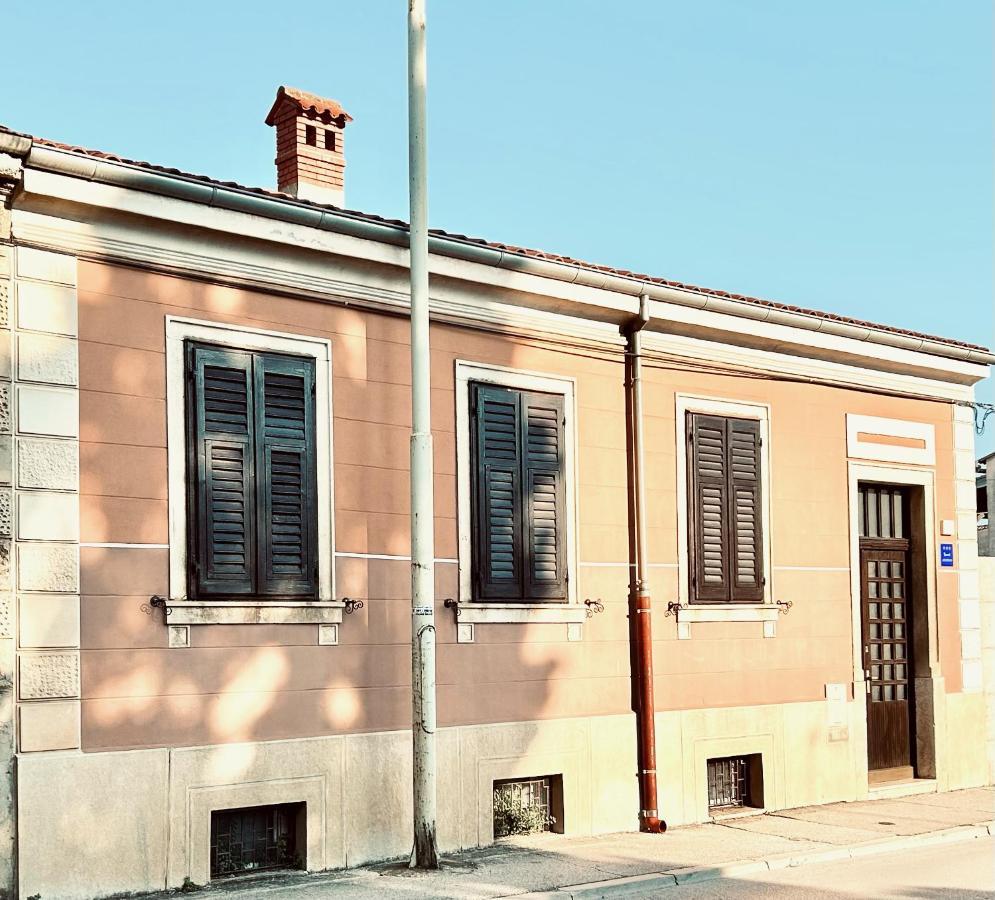 White Imperial Apartment Pola Esterno foto